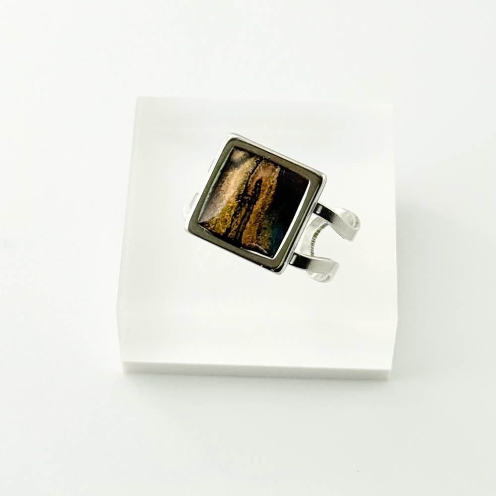 Modern Square Statement Ring With Iridescent Stone - image 1